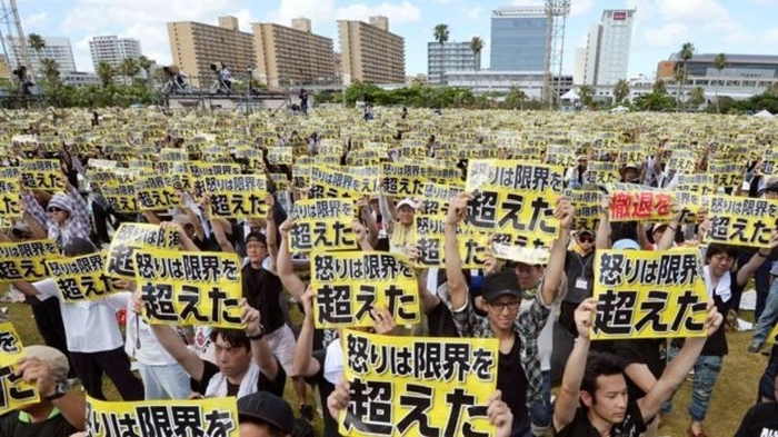 米軍基地反対のデモ2