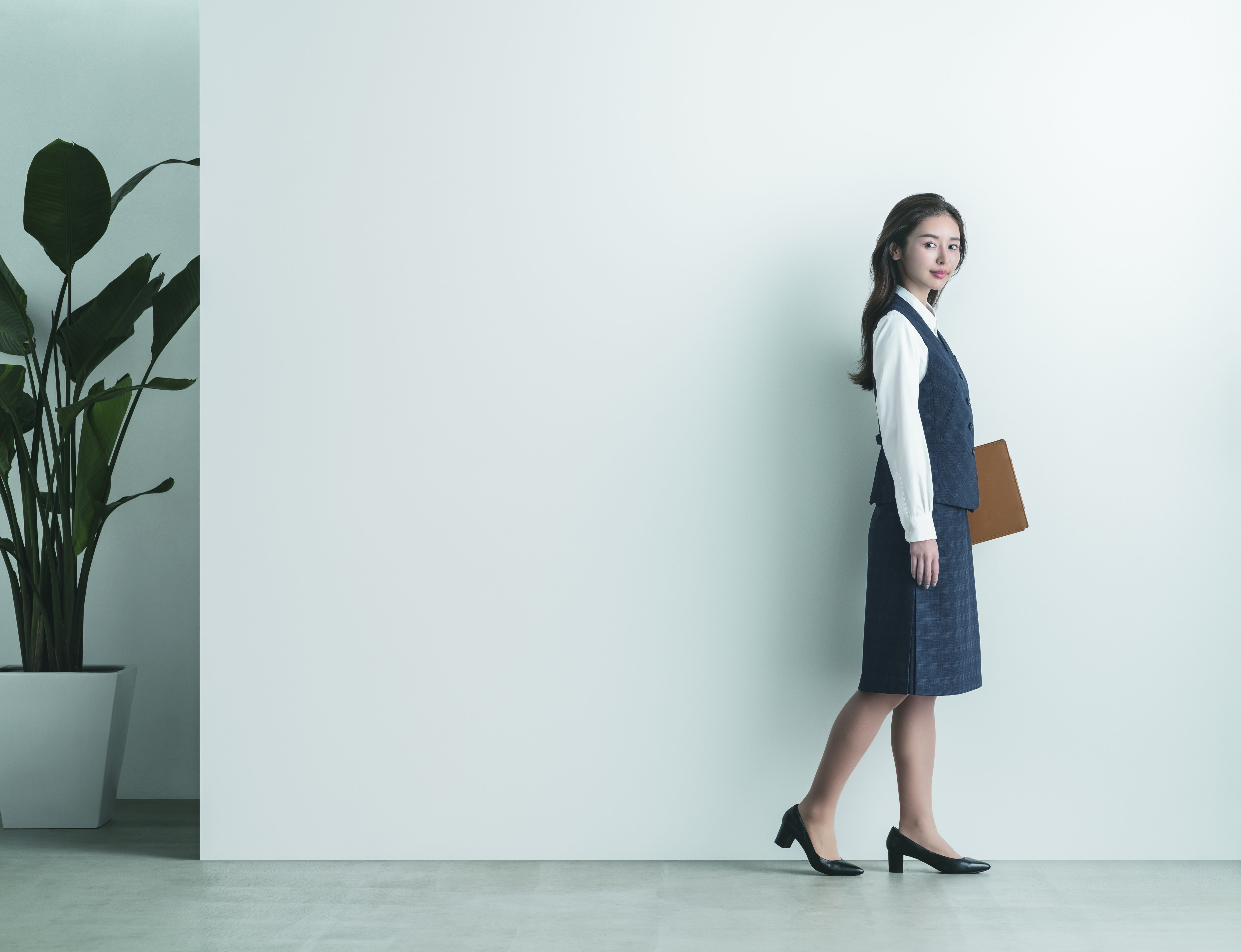 ヘルシー美人！加治ひとみさん着用オフィスアイテム