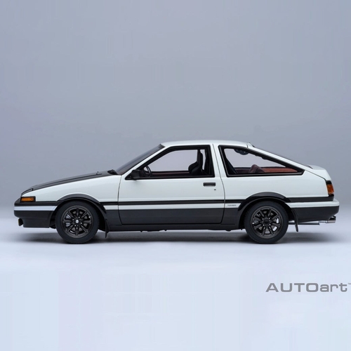 1/18スケール トヨタ スプリンター トレノ (AE86) 「頭文字D」(C)しげの秀一/講談社