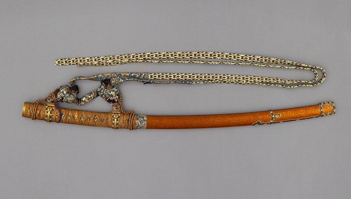 「梨子地竹雀桐紋金具糸巻太刀鞘」【前期】