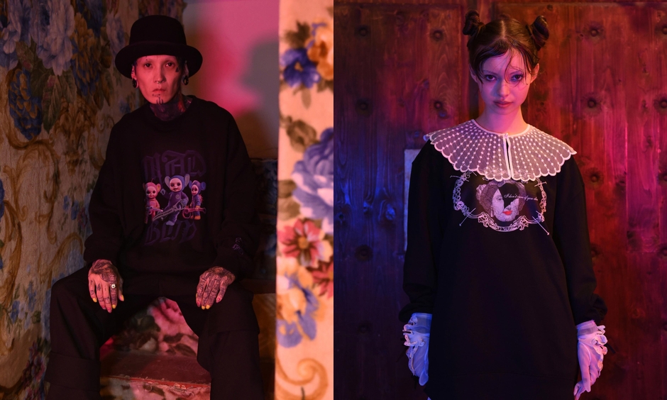 (左) MAD BOY SWEAT 17,600円 / (右) Cracking Sweat Top 18,700円