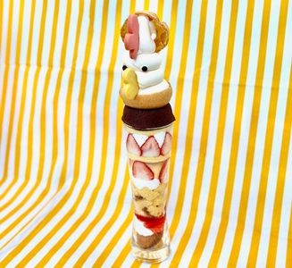 当店の人気のお菓子7種を使用した 「メガ盛りコッコちゃんパフェ」を新発売