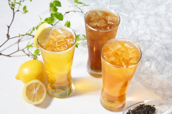 『ジャスミンレモンサワー』、『鉄観音ハイ』、『ジャスミンハイ』の 3種(各550円)