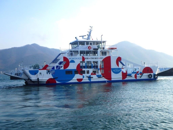 フェリー「百風」(旅客定員:150名、積載車両数:乗用車4台・トラック2台)