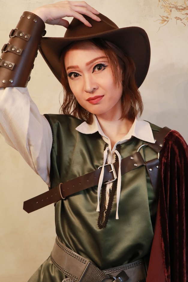 ドイル・フォリエ役　碧乃 睲（あおの せい）