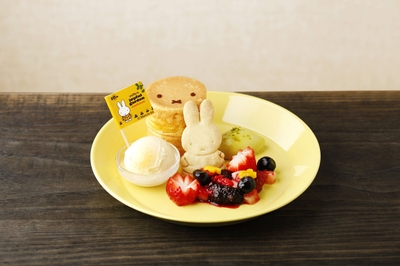 ミッフィーピスタチオとベリーのミニホットケーキ/annon tea house