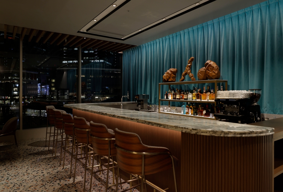 7席のカウンターバー