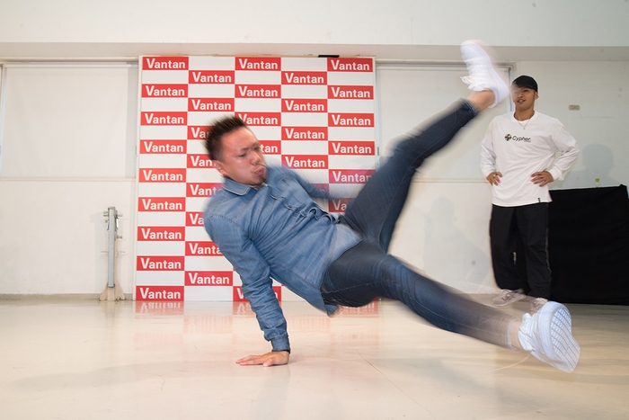 THE FLOORRIORZ(ザ・フローリアーズ)のメンバーによる、世界最高峰のブレイキン!