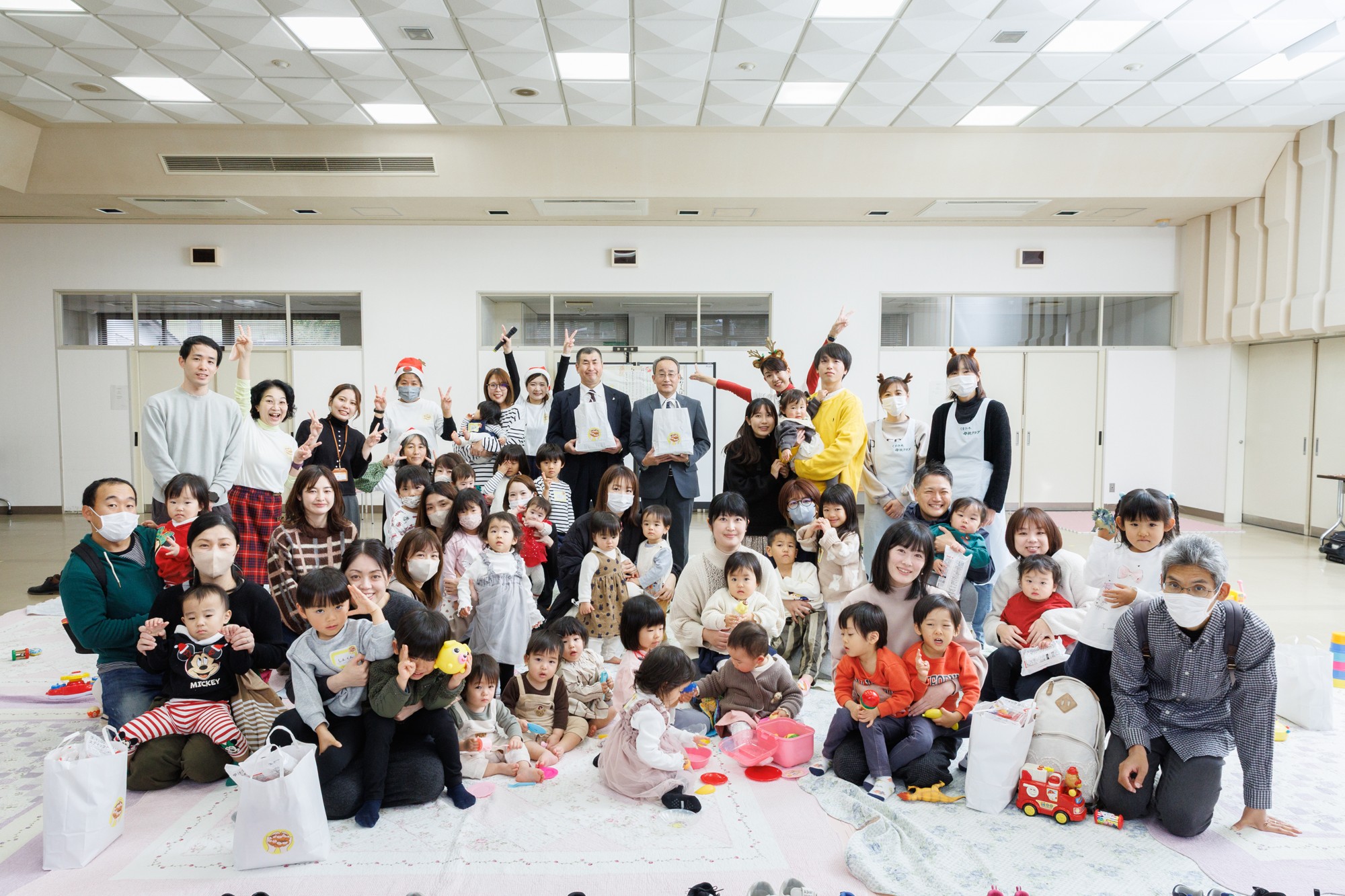 多胎児家庭応援パックの贈呈式を行いました！