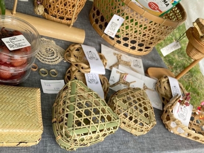 竹を加工して作られたザルなどの雑貨