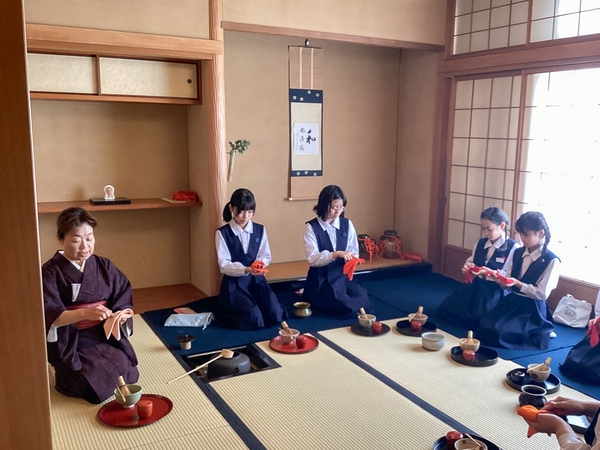 2024年度 大阪信愛学院小学校「茶道クラブ」の活動の様子