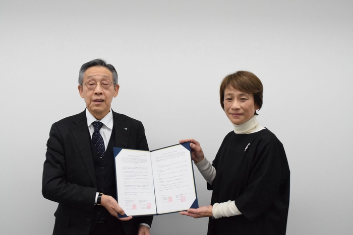 左:西村哲雄学長 右:今井れい子学校長