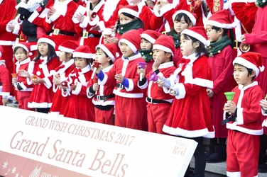 サンタクロース約700 人によるハンドベル演奏 「Grand Santa Bells」を開催しました！