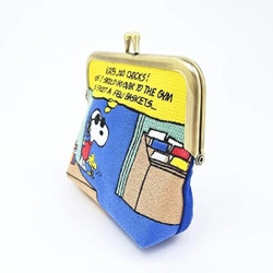 スヌーピーのポップな刺繍デザインが目を引くポーチ。細かいこだわり刺繍で高級感も◎