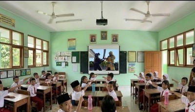 バリ島 学校上映2
