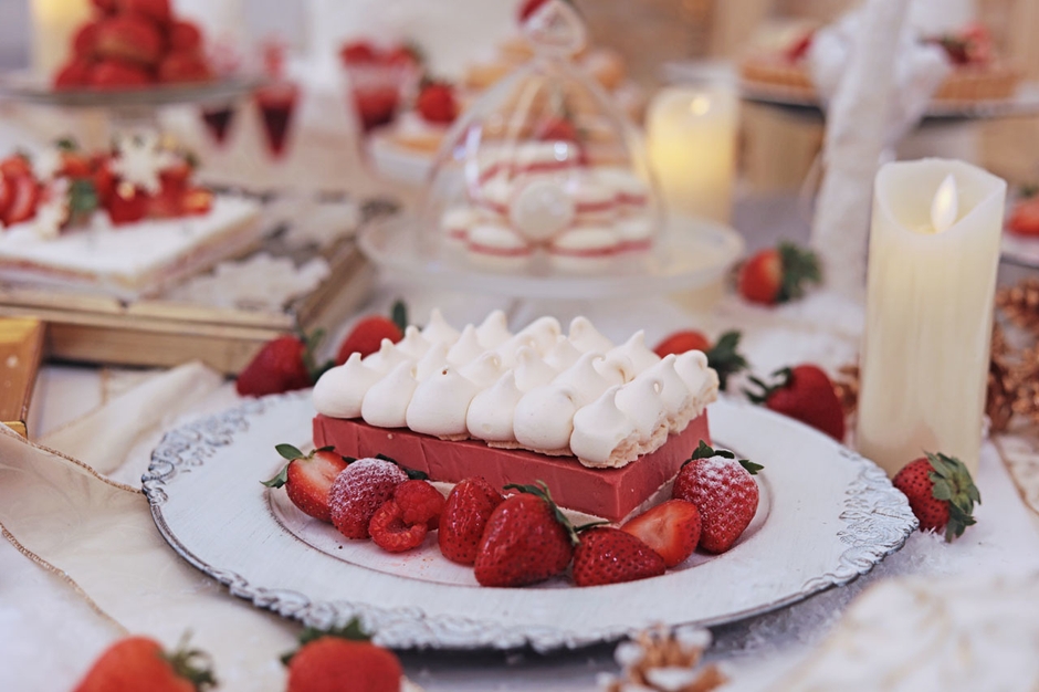 ふわふわの苺ムースとサクサクしたメレンゲとの絶妙な食感が楽しめるメリンガータ