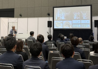 「CAS 2 KITの臨床応用」をテーマに実施したテーブルクリニック。CAS 2 KITおよびOneCAS 2 KITの臨床症例が多数紹介され、参加者は熱心に講演に耳を傾けました。