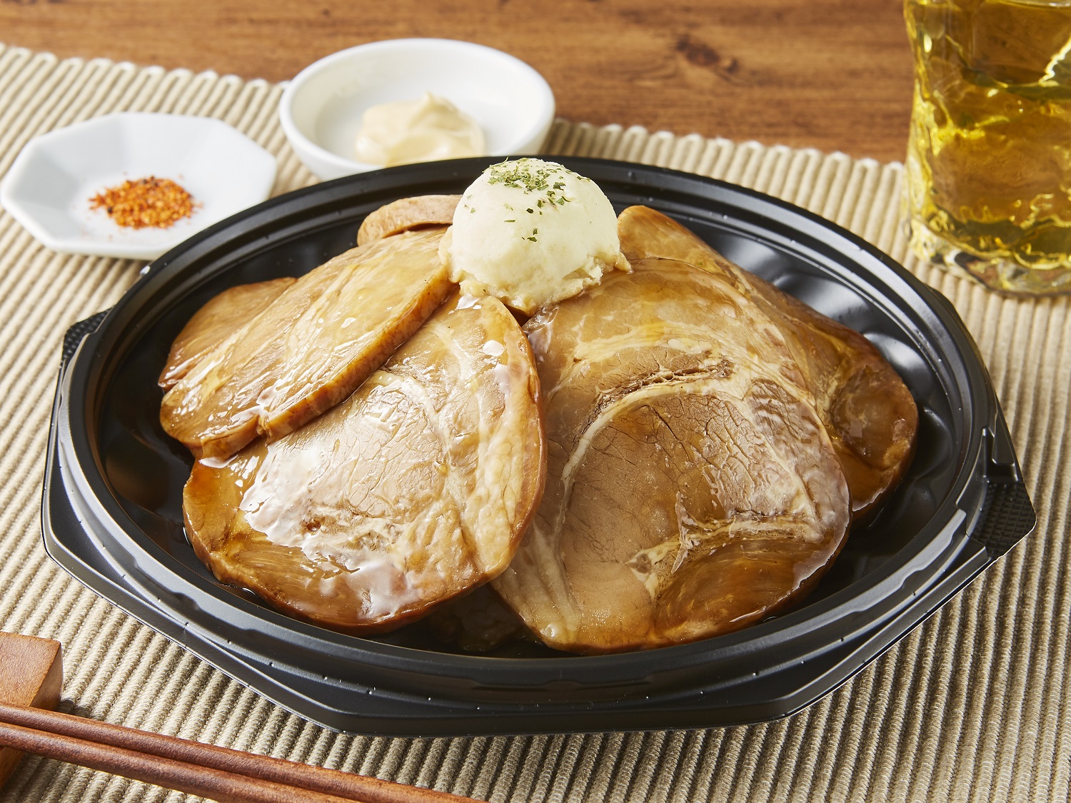 一度食べたら、ハマります。“やみつキッチン”　人気のチャーシュー弁当が、お値段そのままでグレードアップ！　「マウンテンチャーシュー弁当」　～２/１（火）より、４週間限定発売～