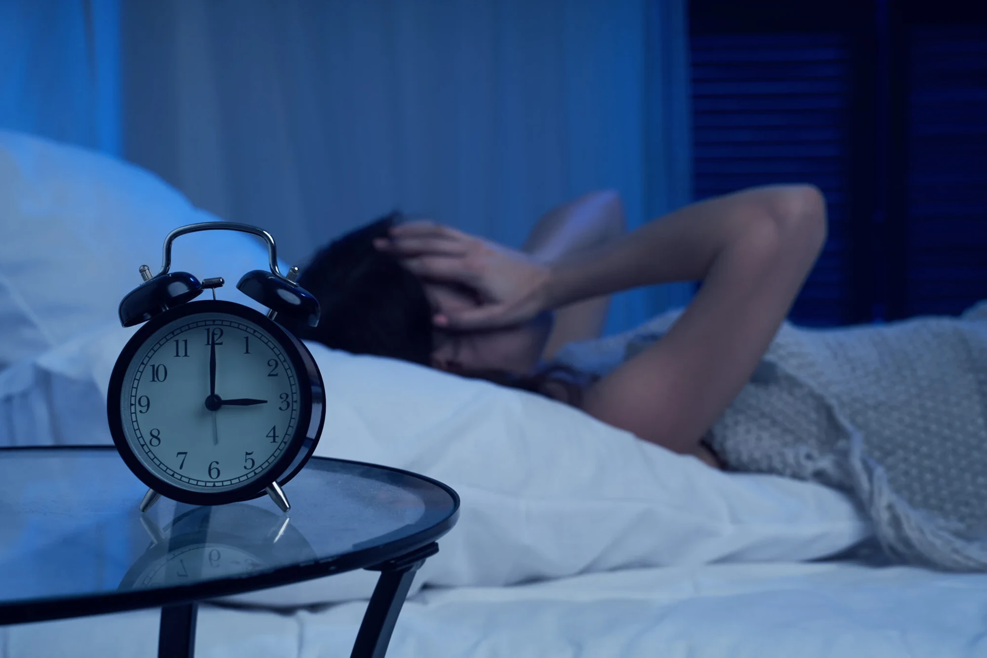 寝不足で気持ち悪い・吐き気がすると感じるのはなぜ？原因と対処法を解説