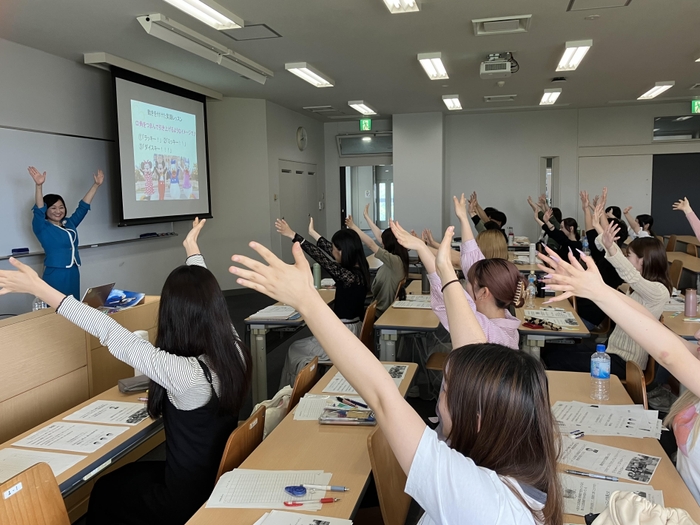 動きをつけた笑顔のレッスン