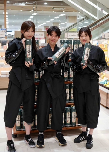 商品開発に携わった西川ゼミナールの学生たち