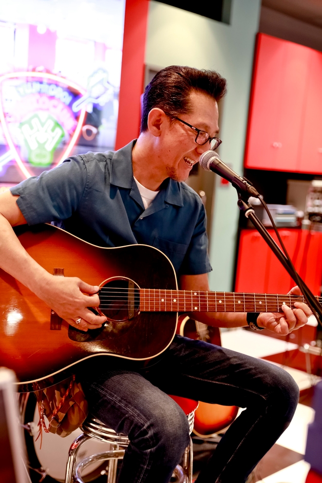 元チェッカーズ 大土井裕二 × パリミキ アメリカ村店