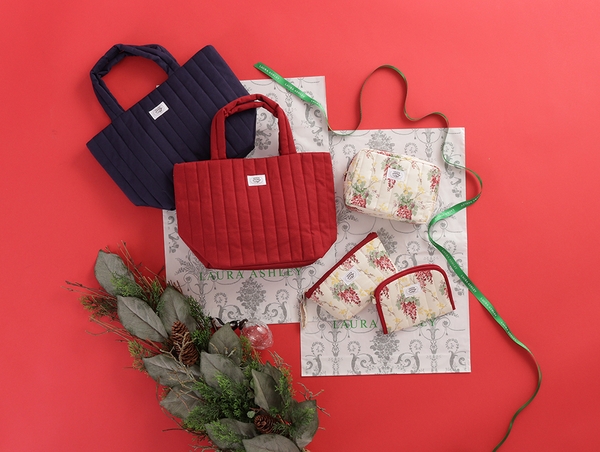 (左上から) ウィステリアトートバッグ 各￥4,290（税込)／ウィステリアポーチ￥2,750（税込) ／ウィステリアマーケットトート＆ポーチ￥2,750（税込)／ウィステリアマスクケース ￥2,420（税込)