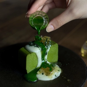 やさしい甘み、深い香り。 堀養蜂園 × 頓宮茶寮の秋限定メニュー 「蜂蜜抹茶テリーヌ」と「はちみつ和紅茶」。 販売開始 10月1日～