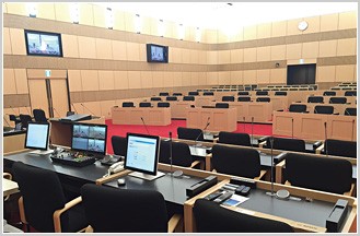 「長浜市役所 様」が傍聴人数の増加につながる“市民に親しまれる議場”を具現化。