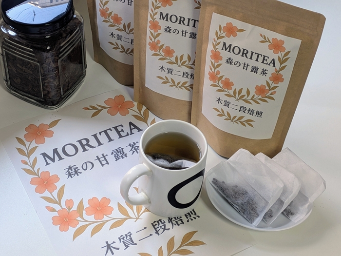 広葉樹を原料とする「MORITEA(モリティ) 森の甘露茶」。木質のバニラ香を引き出した新しいお茶