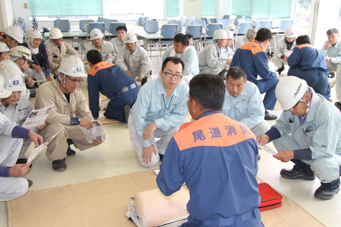 心肺蘇生の方法を学習