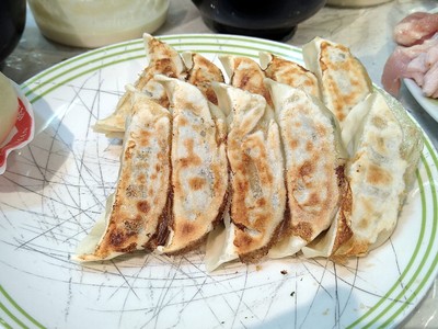 油を使わずに、パリッと焼き餃子