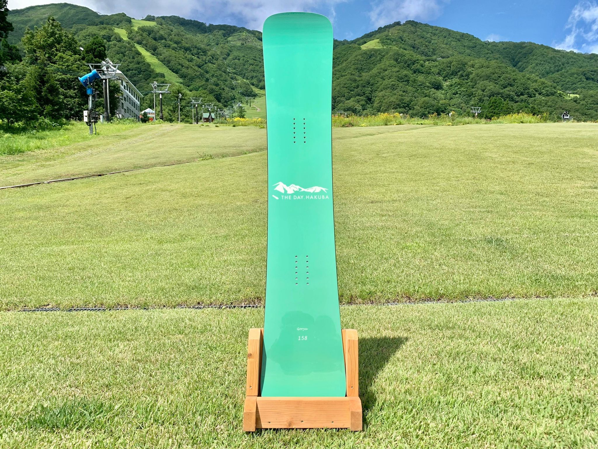 偉大な web販売開始4分で完売、地域密着型 五竜ナイターボード】2021-22 スノーボード