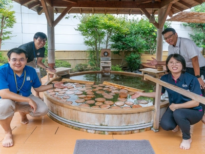 沼津市・万葉の湯で木の日(10月8日)限定イベント開催 　富士ヒノキが香る「富士ヒノキ風呂」を実施