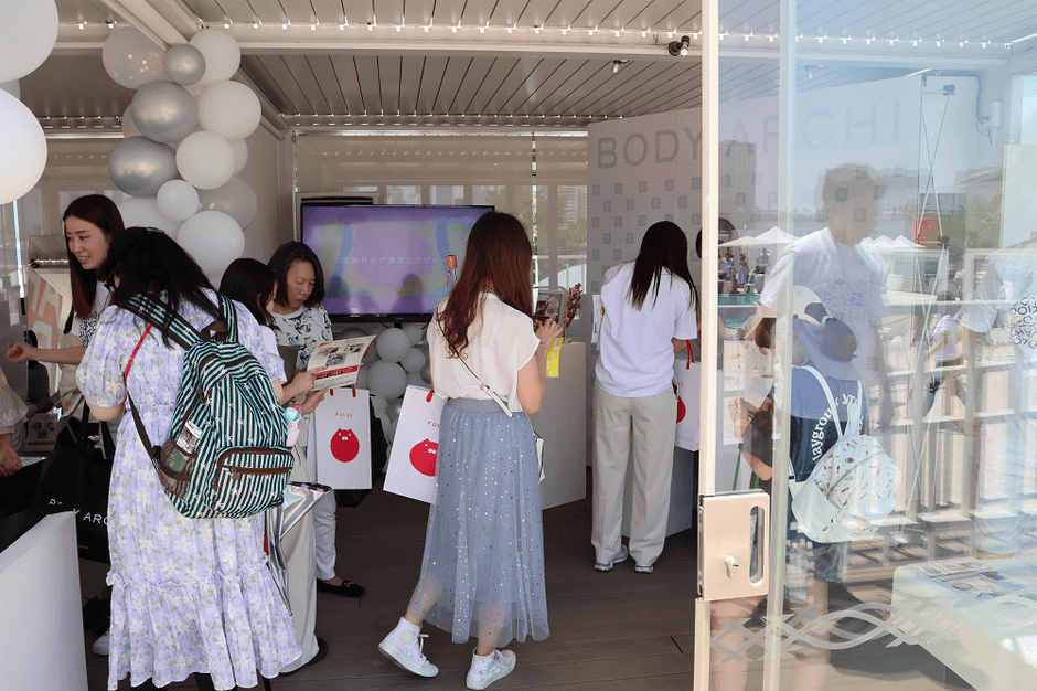 インフルエンサー様で大賑わいのブース