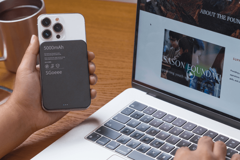 ケーブルの差し込みや向き確認が不要