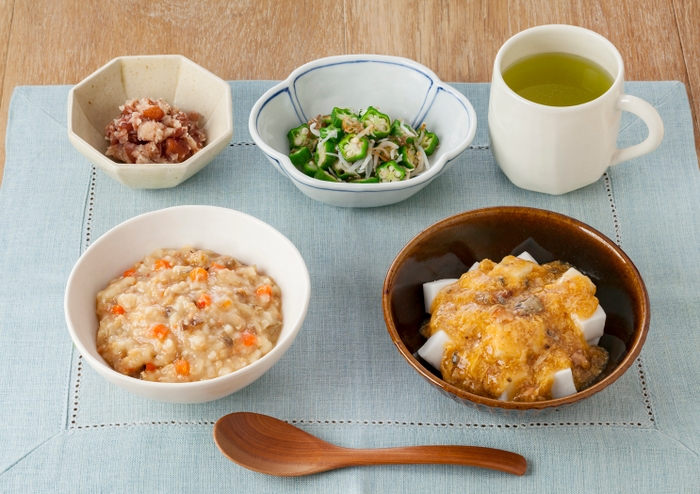 夕食例：「おじや鶏ごぼう」「やわらかおかず うなたま」使用