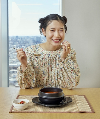 Qoo10 Presents「ドラマ観ながら、なに食べよ？」『手紙と線路と小さな奇跡』編