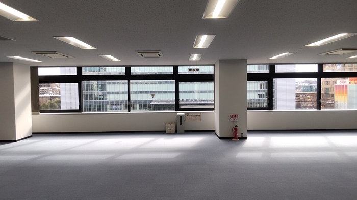ビル室内(JR「新横浜駅」方向)