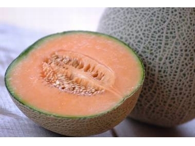 独特の甘みが口の中にじゅわ~っと広がります富良野産赤肉メロン(休暇村支笏湖)