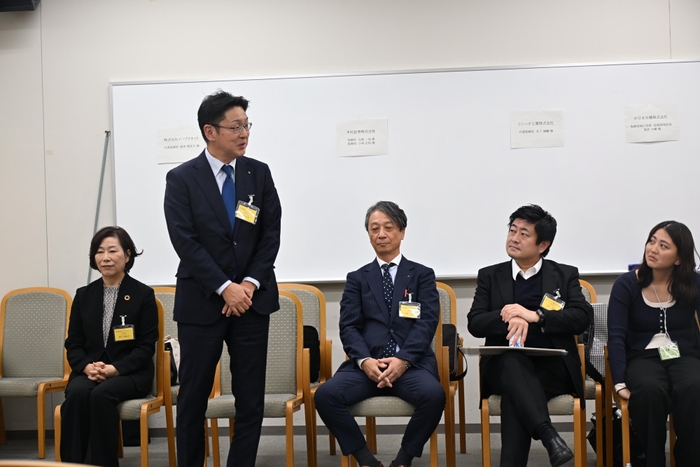 参加企業の皆さまから学生へ貴重なアドバイスをいただきました