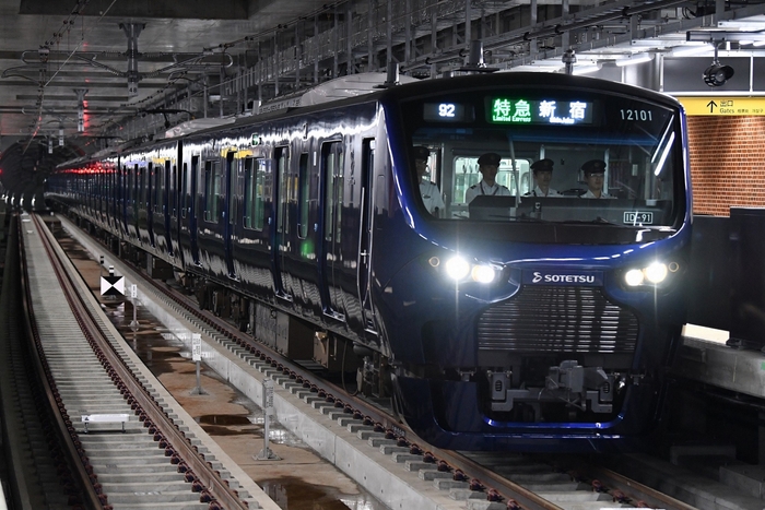 相鉄・ＪＲ直通線用新型車両「１２０００系」