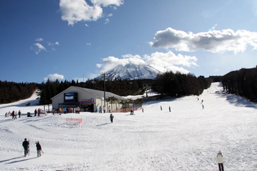 家族みんなでスキーを楽しもう！ 山梨県・富士山ろくのスキー場　ふじてんスノーリゾート 2013年1月14日(祝)　小学生以下はリフト無料！お得な「ファミリーデー」開催！