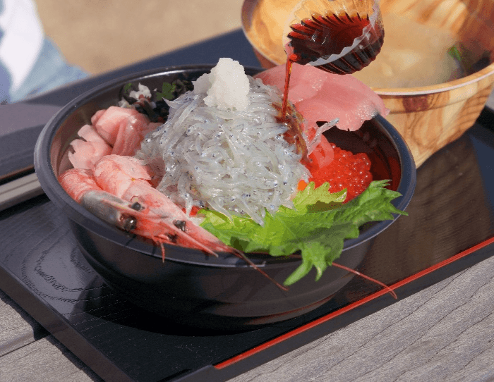 おさかな共和国えびす丸の生しらす丼 税込1&#44;000円