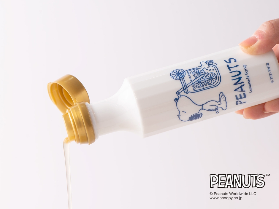 レモネードシロップ1に対して炭酸水4で割ってお召し上がりください。