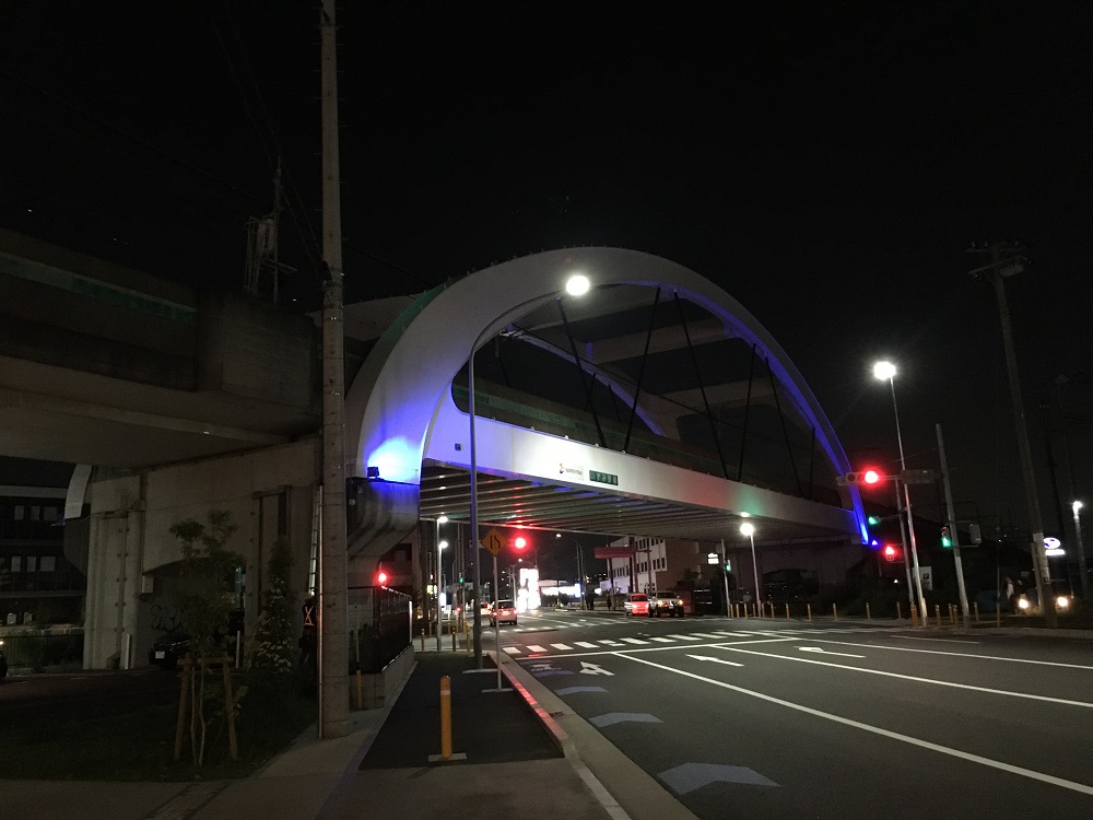 ライトアップされたニールセン・ローゼ橋