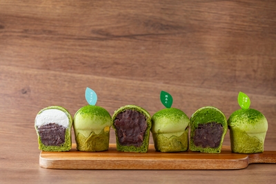お濃茶ふわふわクリームあんぱん 400円／お濃茶あんぱん 400円／お濃茶クリームあんぱん 400円