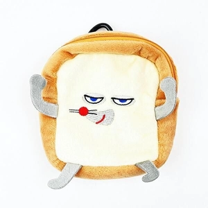 パンどろぼうがちいさなリュックポーチに変身です！カラビナ付きでミニリュックをリュックにつけて楽しめます。