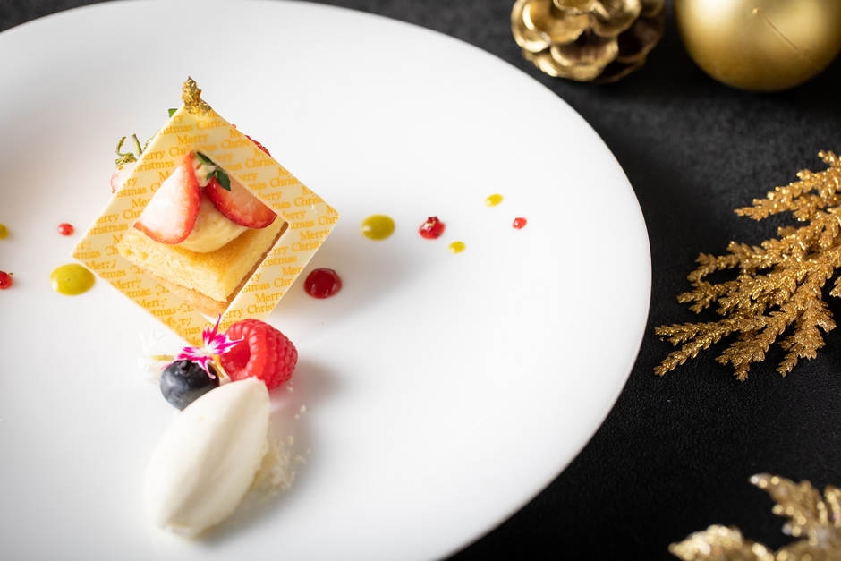 タルト オ フレーズ 北海道ミルクアイスを添えて