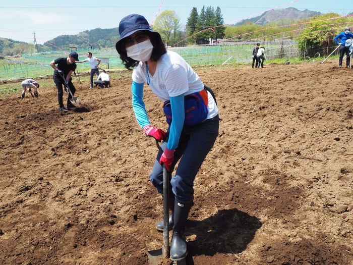 苗木オーナー様 苗木の植え付け体験